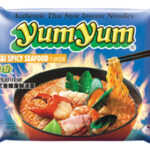 Yum Yum Instant noodles spicy seafood 70 g